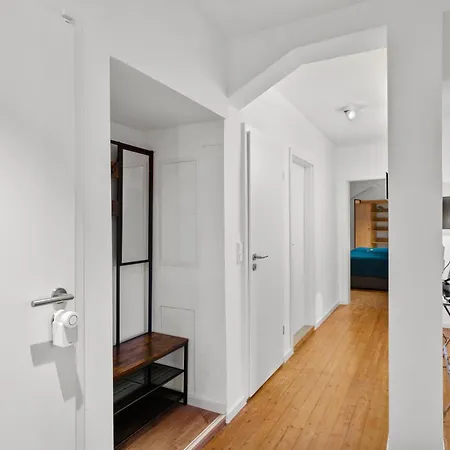 Traumhaft Gelegene Altbau-wohnung Im Herzen Von - Parking 魏因海姆
