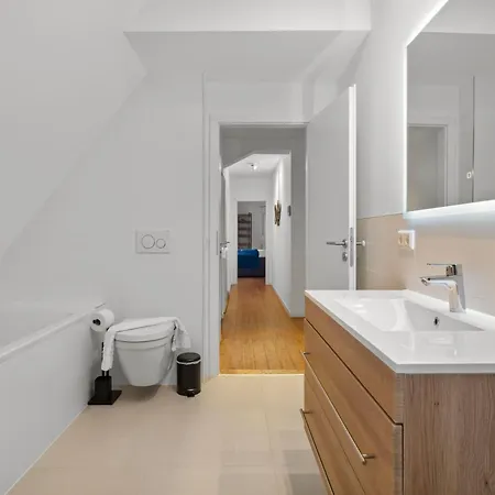 Traumhaft Gelegene Altbau-wohnung Im Herzen Von - Parking Apartmán
