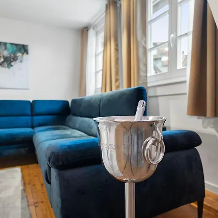 Apartmán Traumhaft Gelegene Altbau-wohnung Im Herzen Von - Parking