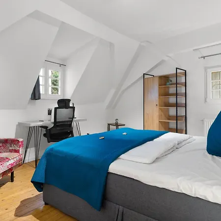 Traumhaft Gelegene Altbau-wohnung Im Herzen Von - Parking