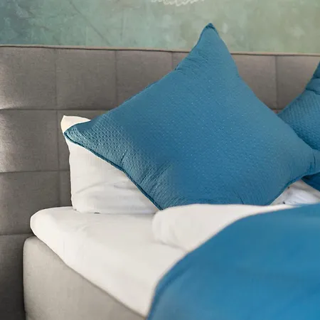 Traumhaft Gelegene Altbau-wohnung Im Herzen Von - Parking Weinheim