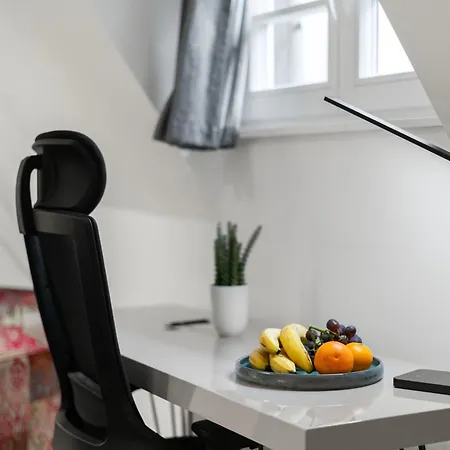 Traumhaft Gelegene Altbau-wohnung Im Herzen Von - Parking Apartmán