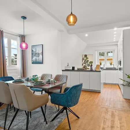 Traumhaft Gelegene Altbau-wohnung Im Herzen Von - Parking *