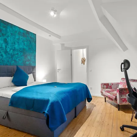 Traumhaft Gelegene Altbau-wohnung Im Herzen Von - Parking