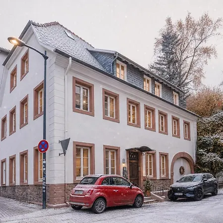 Traumhaft Gelegene Altbau-wohnung Im Herzen Von - Parking *