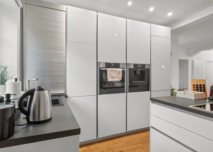 Traumhaft Gelegene Altbau-wohnung Im Herzen Von - Parking Appartement *